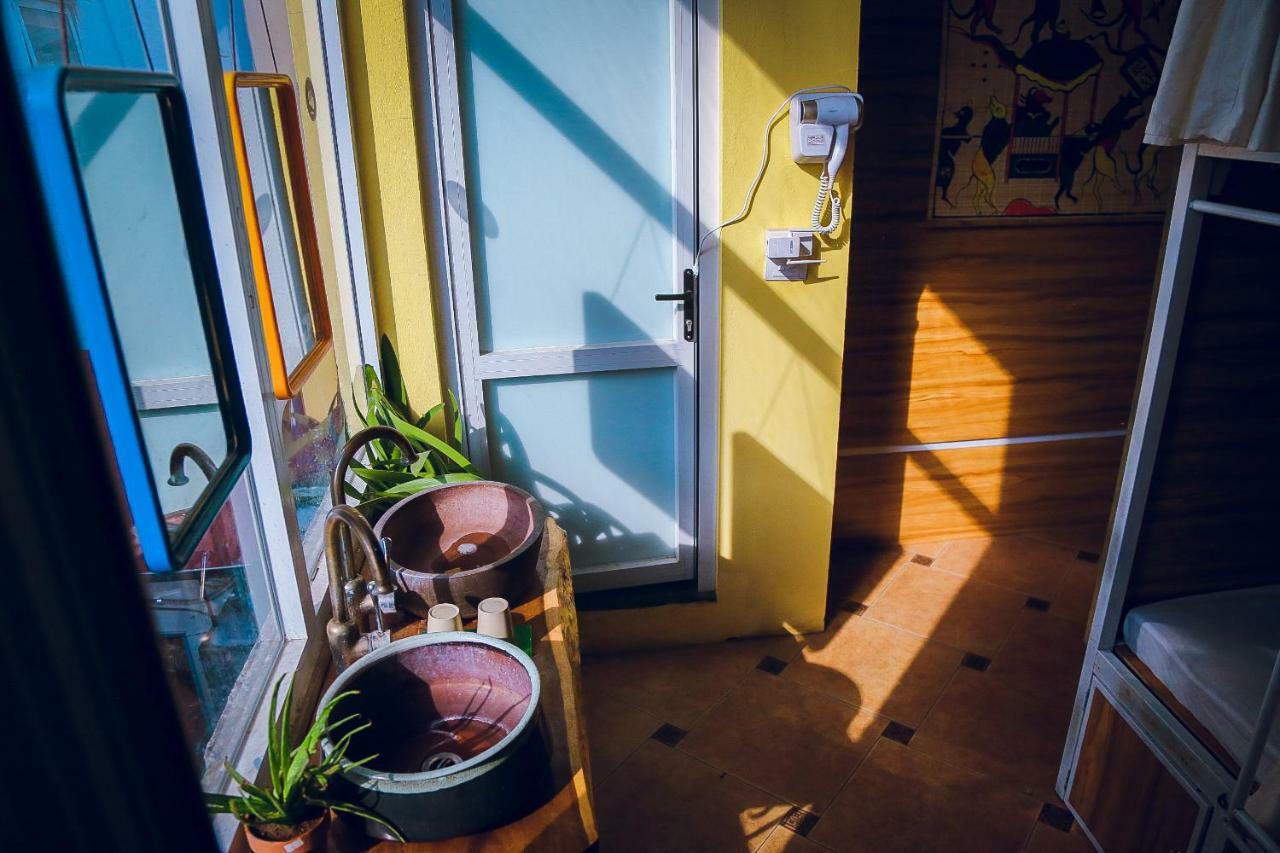 Halley Hostel Ханой Екстер'єр фото