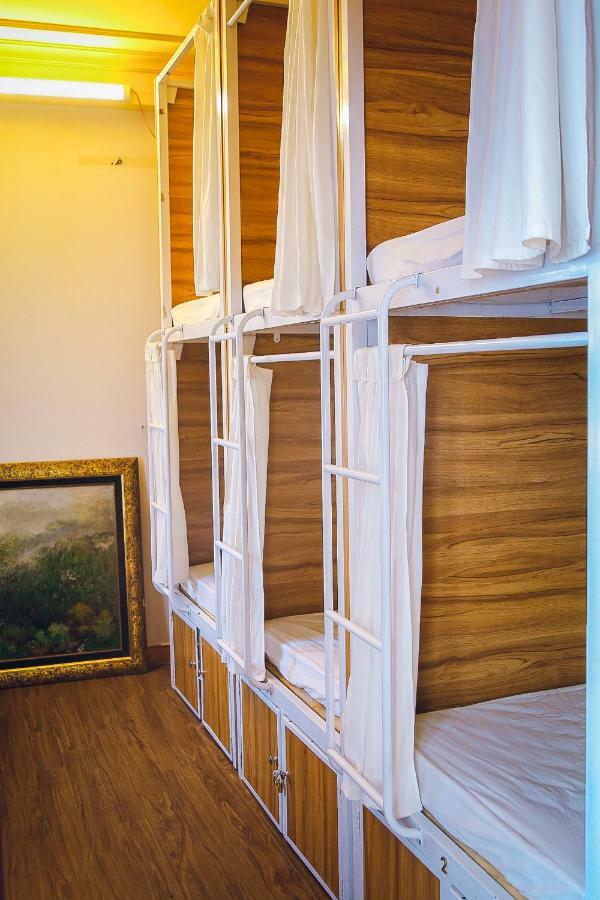 Halley Hostel Ханой Екстер'єр фото